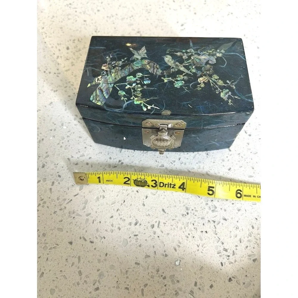 Vintage Mother of Pearl Inlay Lacquer Jewelry Box Teal Blue Bird Turtle Clasp‎